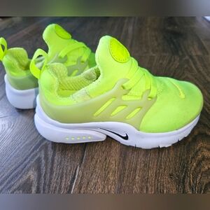 Nike Kids Neon Green Sneakers. 9c